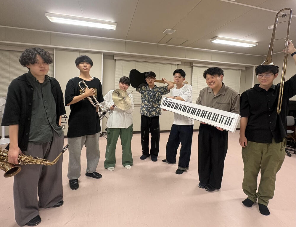 愛大JAZZバンド The Bachelors